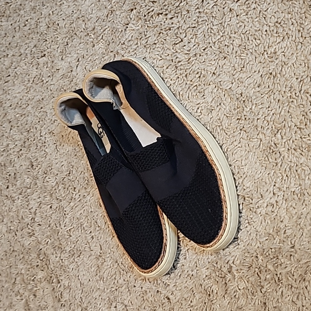 UGG Women's Black Knit Loafers‎